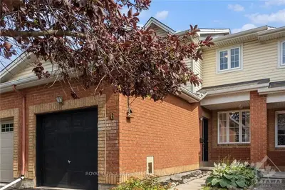 Att/Row/Townhouse in Overbrook - Castleheights and Area