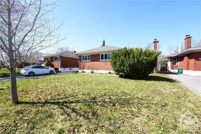 Detached in Alta Vista and Area