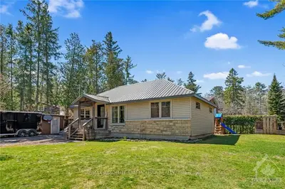 Detached in Constance Bay - Dunrobin - Kilmaurs - Woodlawn