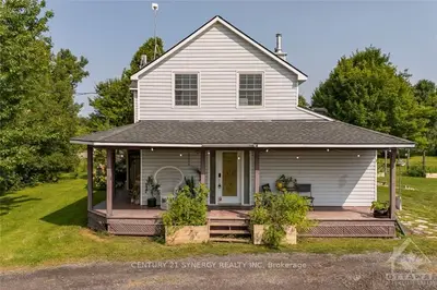 Detached in Russell
