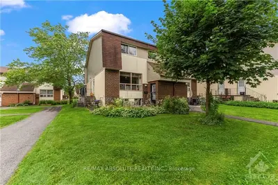 Condo Townhouse in Bells Corners and South to Fallowfield