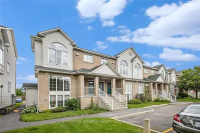 Condo Apartment in Cyrville - Carson Grove - Pineview