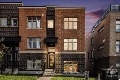 Att/Row/Townhouse in Manor Park - Cardinal Glen and Area