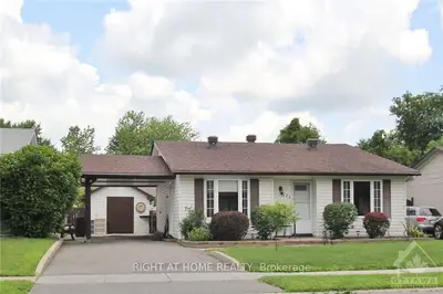 Detached in Beacon Hill North - South and Area