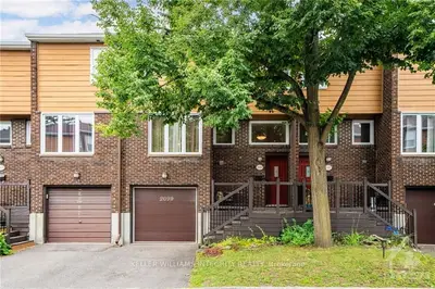 Condo Townhouse in Cyrville - Carson Grove - Pineview