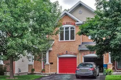 Att/Row/Townhouse in Blossom Park - Airport and Area