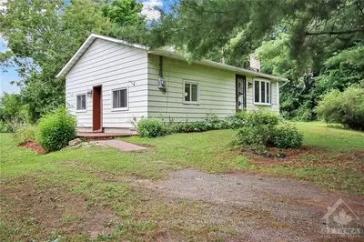 Detached in Mississippi Mills