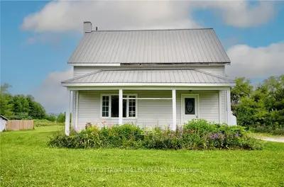 Detached in Laurentian Valley