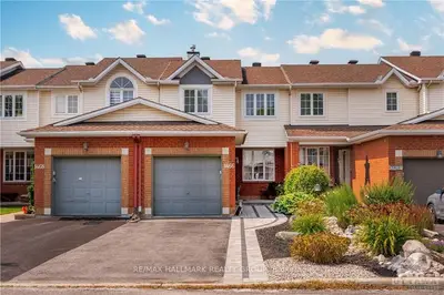 Att/Row/Townhouse in Orleans - Convent Glen and Area