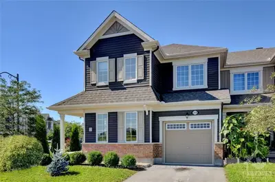 Att/Row/Townhouse in Kanata