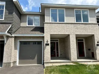 Att/Row/Townhouse in Blossom Park - Airport and Area