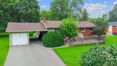 Detached in Bells Corners and South to Fallowfield