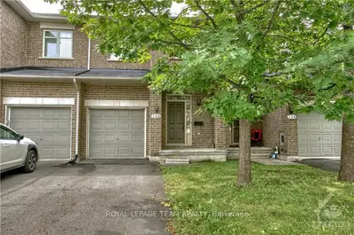 Att/Row/Townhouse in Blossom Park - Airport and Area