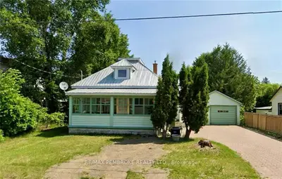 Detached in Laurentian Valley