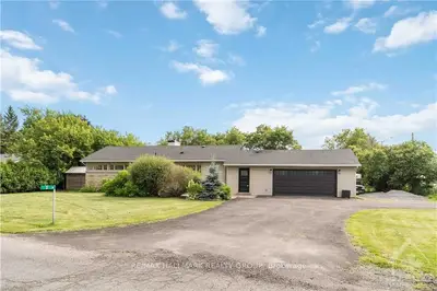 Detached in Country Place - Pineglen - Crestview and Area
