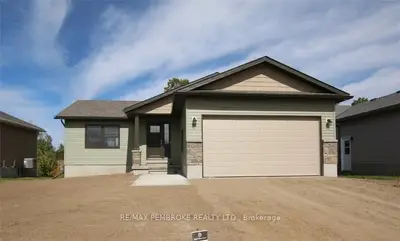 13 Durant Street, Petawawa, On K8h 0h3