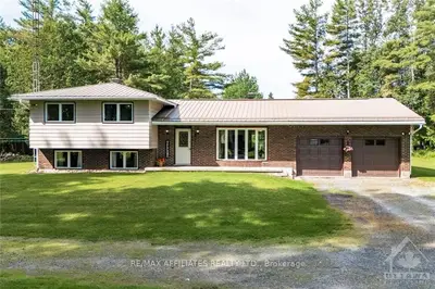 Detached in Lanark Highlands