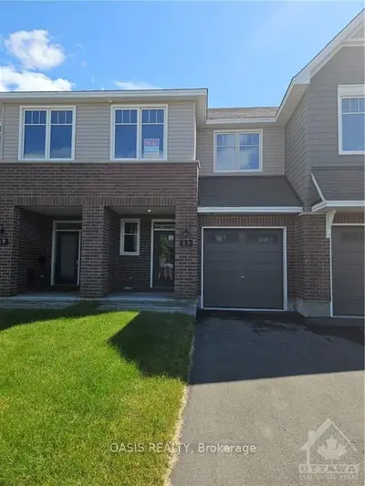 Att/Row/Townhouse in Blossom Park - Airport and Area