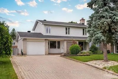 Detached in Beacon Hill North - South and Area