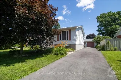 Detached in Brockville