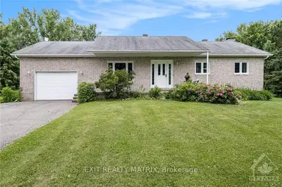 Detached in Russell