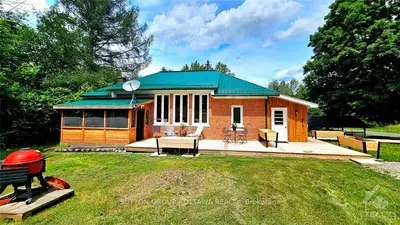 Detached in Lanark Highlands