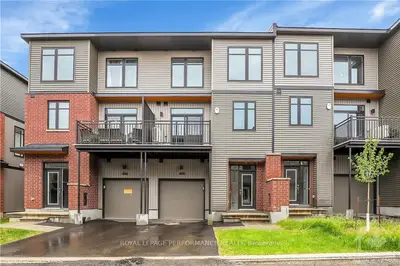 Att/Row/Townhouse in Blossom Park - Airport and Area