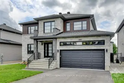 Detached in Russell