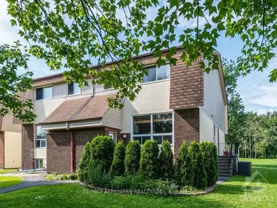 Condo Townhouse in Bells Corners and South to Fallowfield