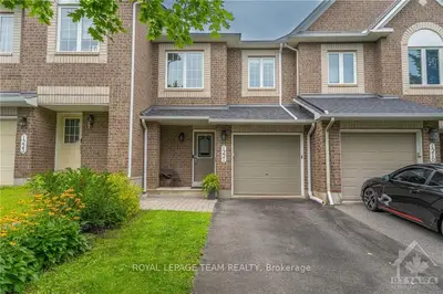 Att/Row/Townhouse in Kanata