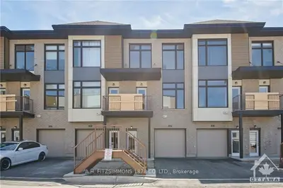 Att/Row/Townhouse in Parkway Park - Queensway Terrace S and Area