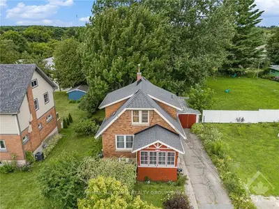 Detached in Brockville