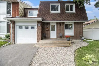 Att/Row/Townhouse in Orleans - Convent Glen and Area
