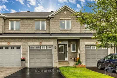 Att/Row/Townhouse in Kanata