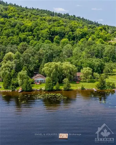 Detached in Greater Madawaska