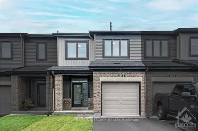 213 Kimpton Drive, Stittsville - Munster - Richmond, On K2s 1b9