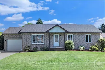 Detached in Russell