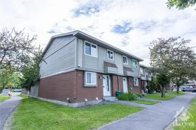 Condo Townhouse in Kanata
