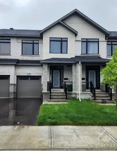 Att/Row/Townhouse in Stittsville - Munster - Richmond