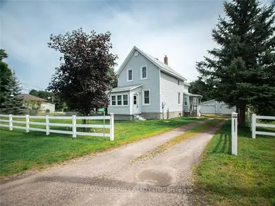 Detached in Laurentian Valley