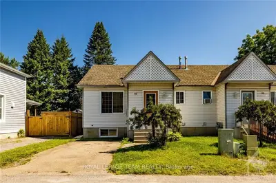 Att/Row/Townhouse in North Grenville