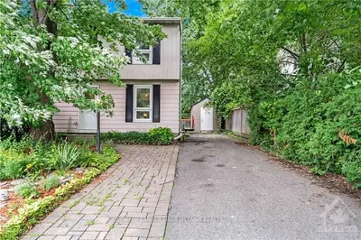 Semi-Detached in Cyrville - Carson Grove - Pineview