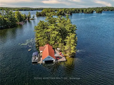 Detached in Leeds and the Thousand Islands