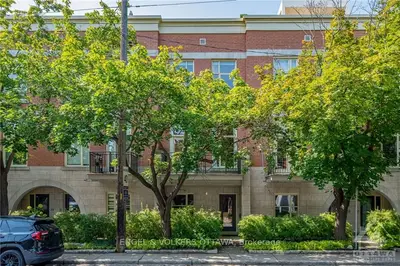Att/Row/Townhouse in New Edinburgh - Lindenlea