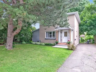 Detached in Brockville