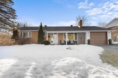 10 Moorcroft Road, South Of Baseline To Knoxdale, On K2g 0m7