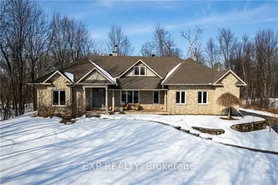 112 Wilbert Cox Drive, Carp - Huntley Ward, On K0a 1l0