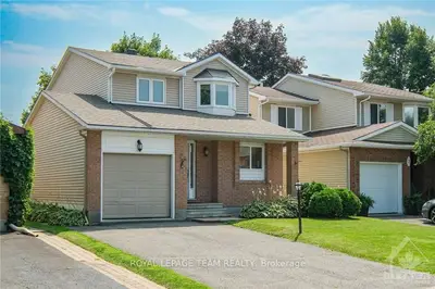 Detached in South of Baseline to Knoxdale