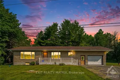Detached in Russell