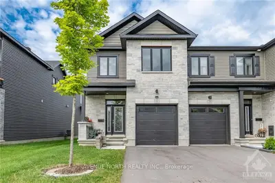 Att/Row/Townhouse in Russell